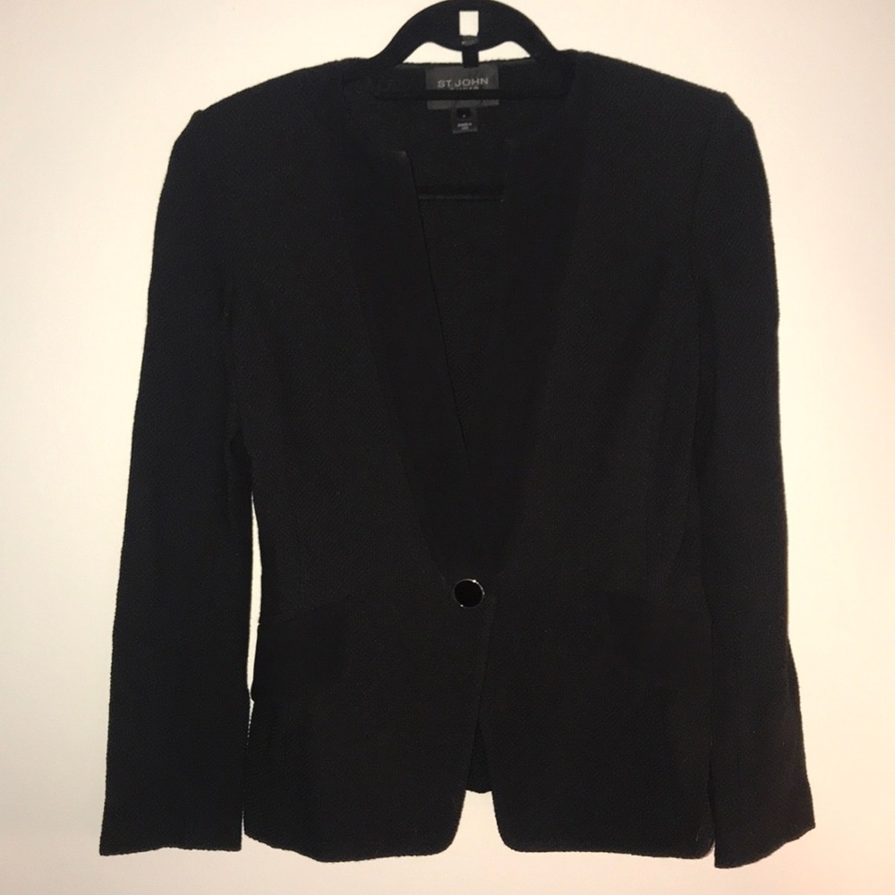 Saint John Caviar Black blazer. Like new !